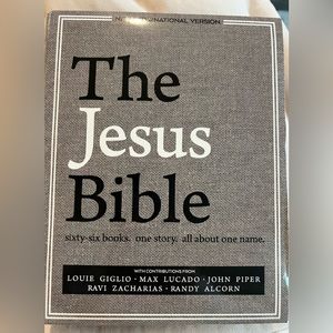 The Jesus Bible. New International Bible (NIV) New. Gray Linen Cloth Hardcover